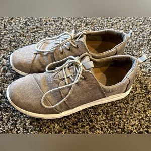 Tom lace up shoes